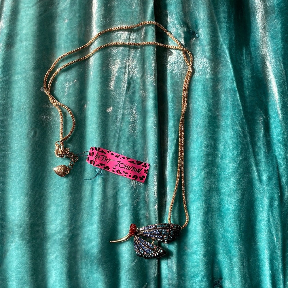 NWT Betsey Johnson Necklace 🦋